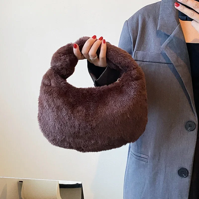 Winter Soft Fluffy Warm Plush Bag Fashion Solid Colour Women's Half Moon Handbag Simple Furry Short Handle Clutch Sac A Main
Winter Soft Fluffy Warm Plush Bag Fashion Solid Colour Women's Half Moon Handbag Simple Furry Short Handle Clutch Sac A Main