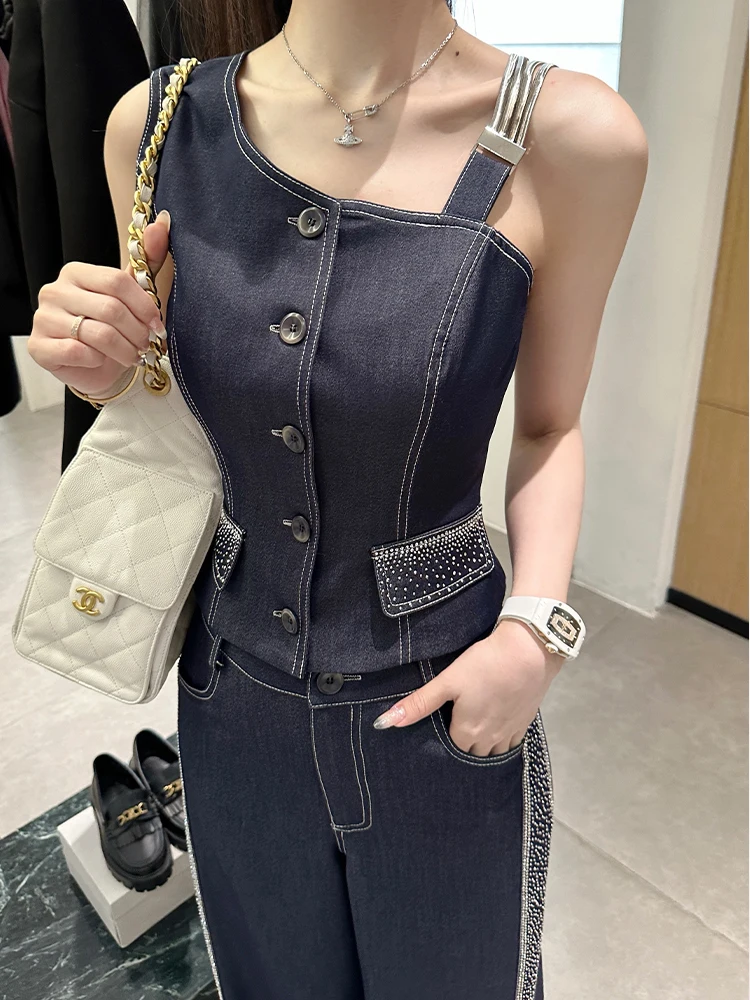 LADIES FIRST Artistic Girl Shiny Diamond Sleeveless Denim Vest Women's Sweet Spicy Style Top Shoulder Baring Fashionable Vest
LADIES FIRST Artistic Girl Shiny Diamond Sleeveless Denim Vest Women's Sweet Spicy Style Top Shoulder Baring Fashionable Vest