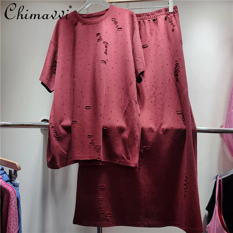 2025 Summer New Korean Fashion Short-sleeved T-shirt Top Skirt Two-piece Set Hole Design Hot Diamond Loose Casual Women's Suit
2025 Summer New Korean Fashion Short-sleeved T-shirt Top Skirt Two-piece Set Hole Design Hot Diamond Loose Casual Women's Suit