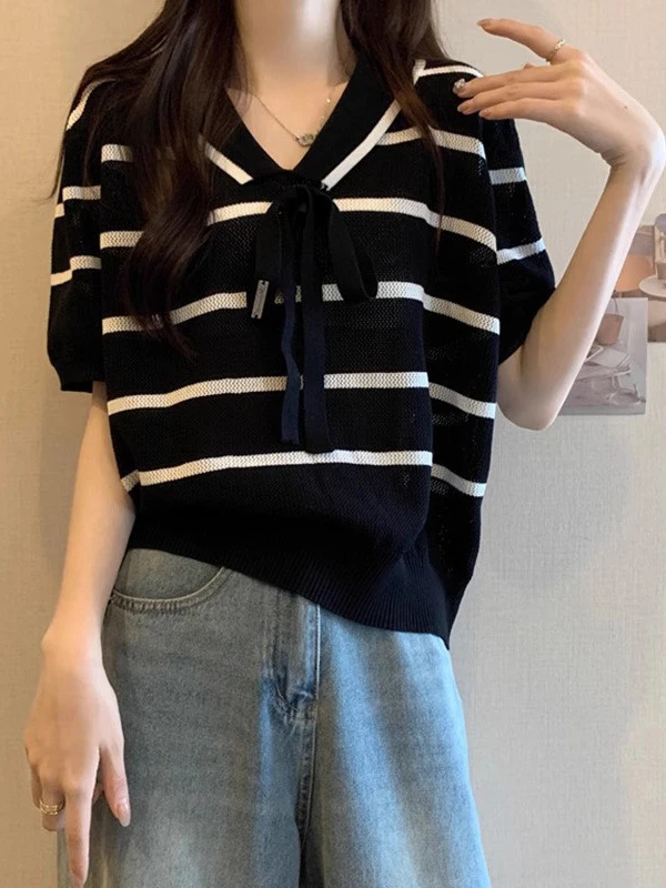 Fashionable Striped V-Neck T-Shirt Women's Loose Fit Hollow out Top Elegant Versatile Summer Apparel Brand High-End
Fashionable Striped V-Neck T-Shirt Women's Loose Fit Hollow out Top Elegant Versatile Summer Apparel Brand High-End