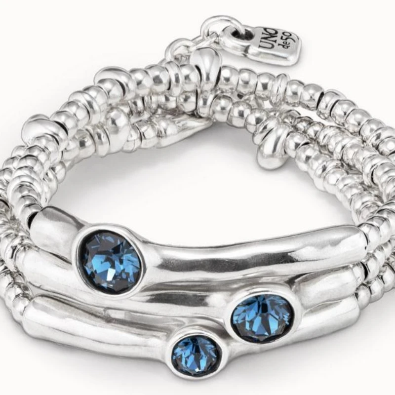 European and American original high-quality electroplating 925 silver three-layer chain blue crystal bracelet luxury jewelry
European and American original high-quality electroplating 925 silver three-layer chain blue crystal bracelet luxury jewelry