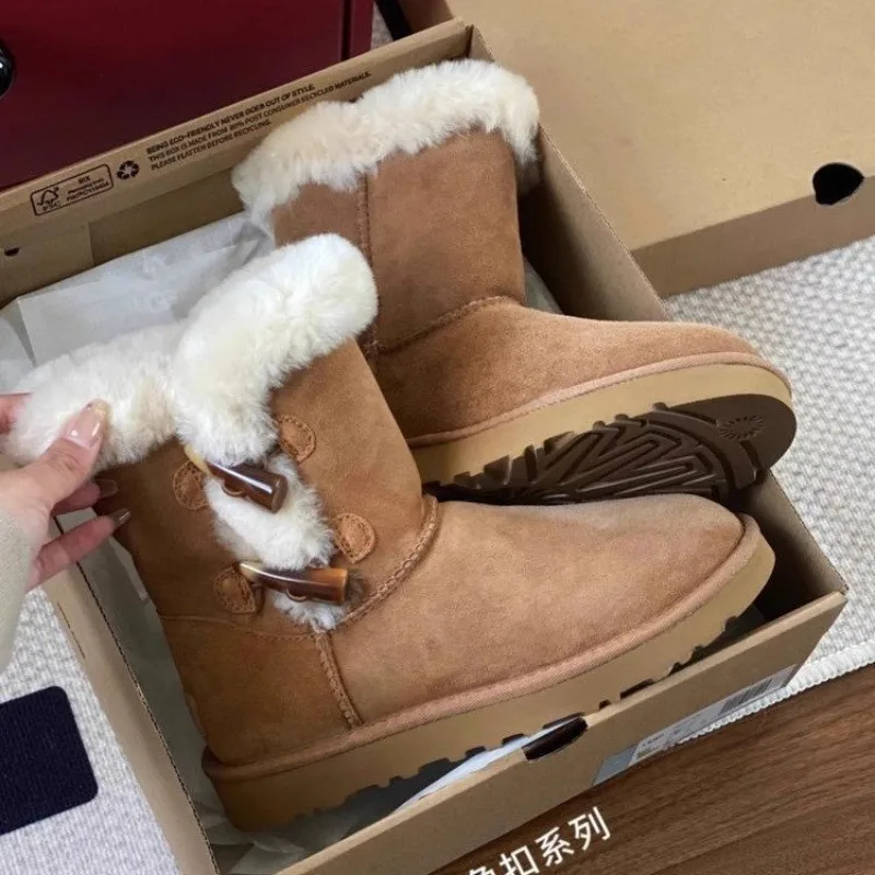 Women 2025 Autumn Winter Fluffy Button Cotton Shoes Round Head Platform Warm Comfortable Snow Boots
Women 2025 Autumn Winter Fluffy Button Cotton Shoes Round Head Platform Warm Comfortable Snow Boots