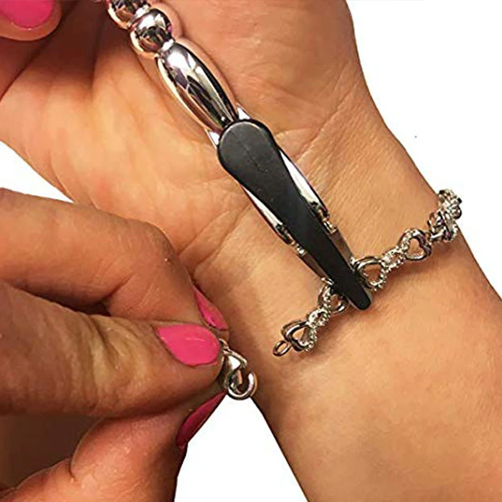 4pcs Bracelet Helper Clip Easy Wearing Assist Jewelry Tool Comfort Handle Gold Silver Rose Black Durability Plastic Bracelet
4pcs Bracelet Helper Clip Easy Wearing Assist Jewelry Tool Comfort Handle Gold Silver Rose Black Durability Plastic Bracelet