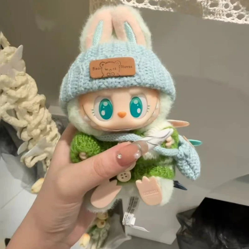 Для 15-17 см v1v2 Labubu Одежда наряд Labubu Сидячая вечеринка Этикетка с медведем Шарф Шляпа Сумка Аксессуары для кукол Милые украшения
Для 15-17 см v1v2 Labubu Одежда наряд Labubu Сидячая вечеринка Этикетка с медведем Шарф Шляпа Сумка Аксессуары для кукол Милые украшения
