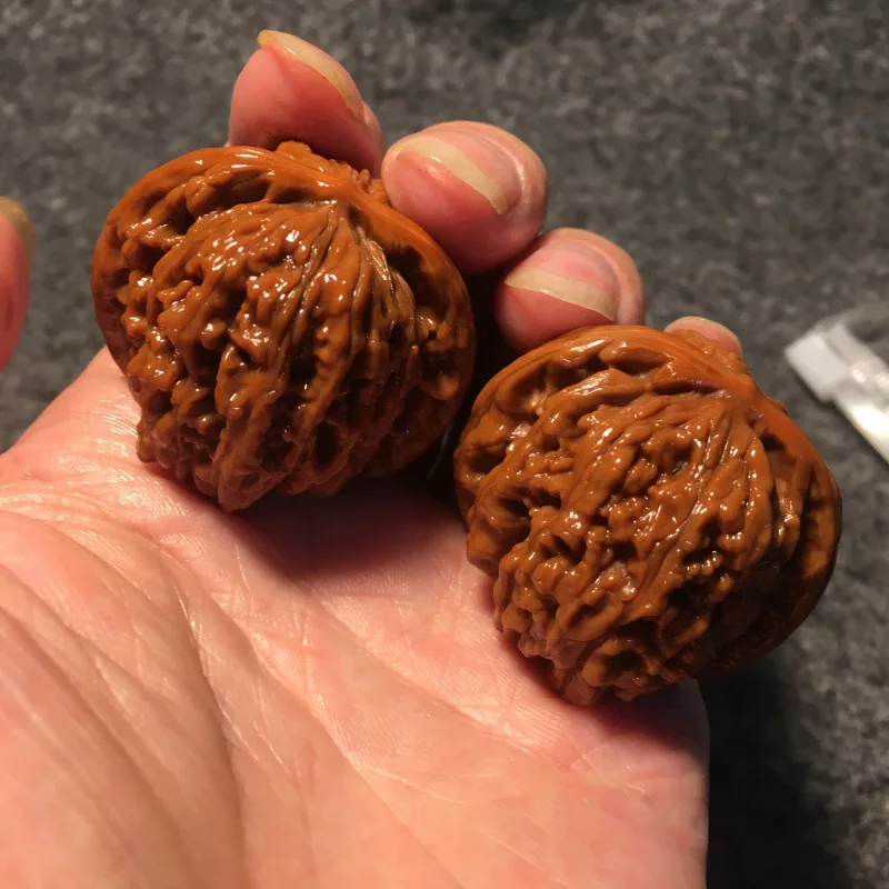 Carefully selected and matched antique : Wang Yong's Guanmao Si Zuo Lou, Eagle Beak Apple Round Wild Hand-Picked Walnuts
Carefully selected and matched antique : Wang Yong's Guanmao Si Zuo Lou, Eagle Beak Apple Round Wild Hand-Picked Walnuts