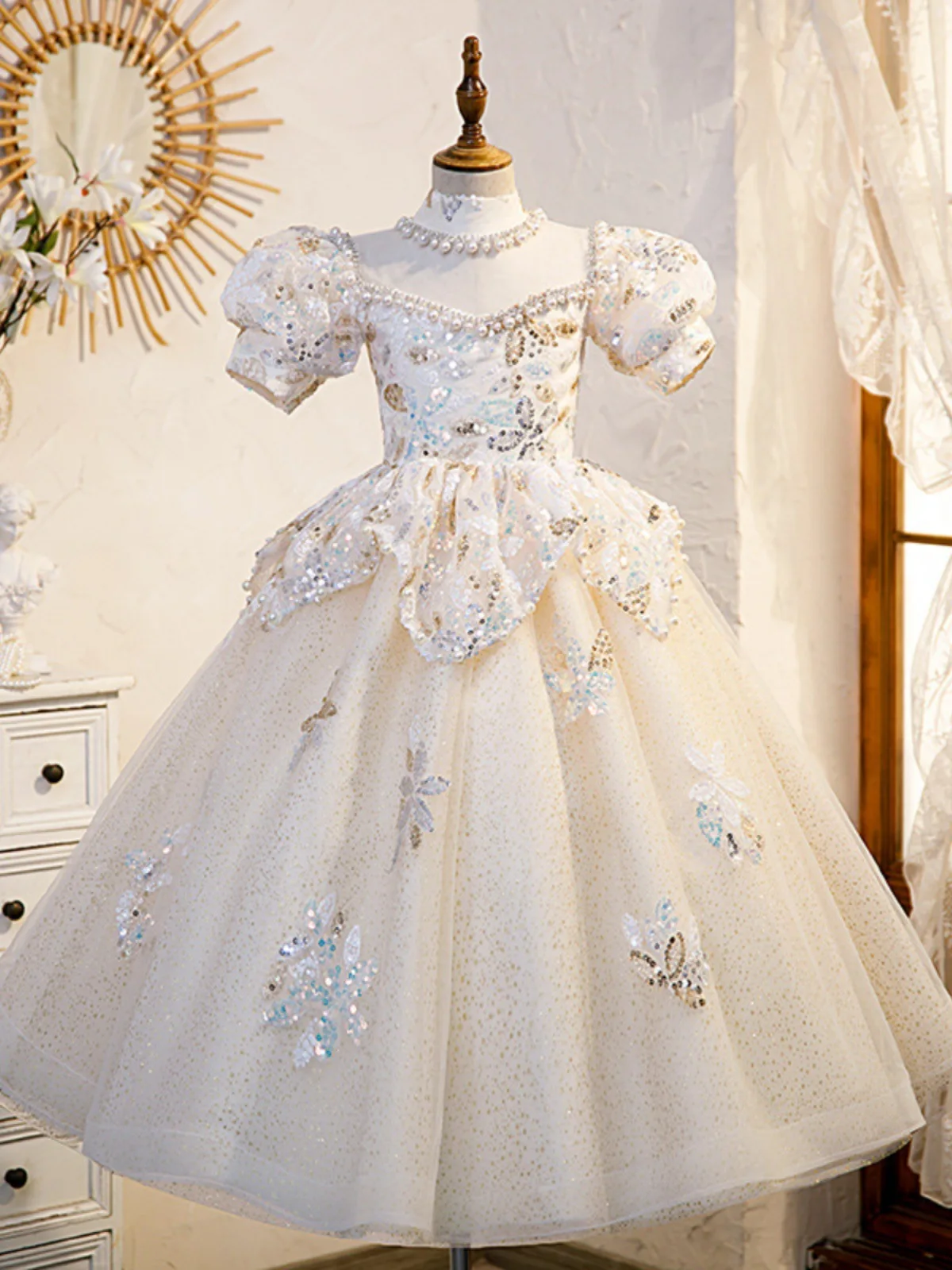 Ball Gown Baby Flower Girl Dresses With Sequins Pearls Children Princess Gowns Formal Occasion
Ball Gown Baby Flower Girl Dresses With Sequins Pearls Children Princess Gowns Formal Occasion