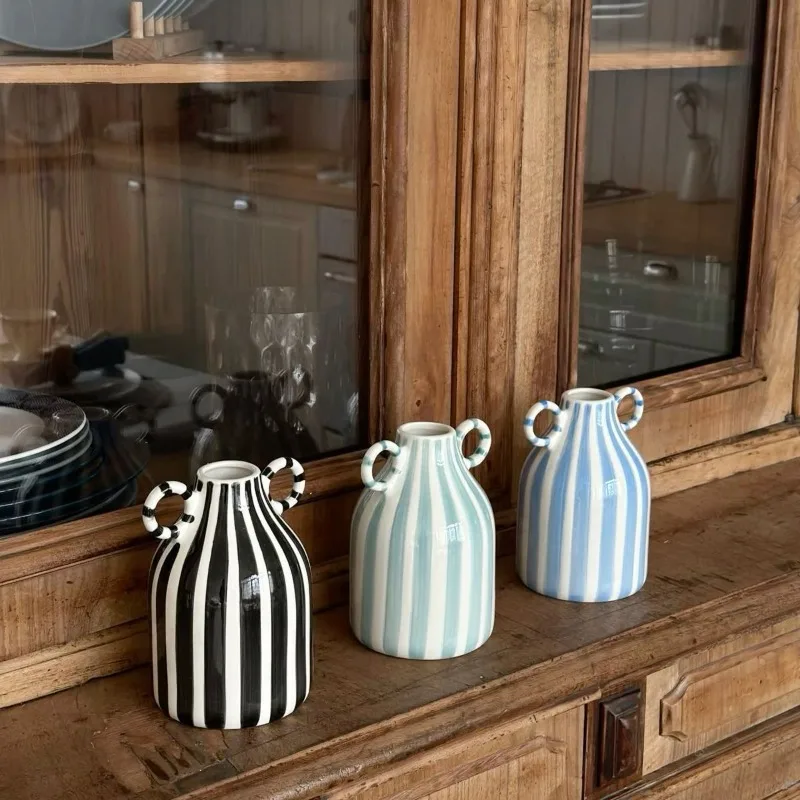 Hand Drawn Ceramic Vase - Striped Cylindrical Design, Used for Living Room Decoration, Pottery, Decorative Ornaments
Hand Drawn Ceramic Vase - Striped Cylindrical Design, Used for Living Room Decoration, Pottery, Decorative Ornaments