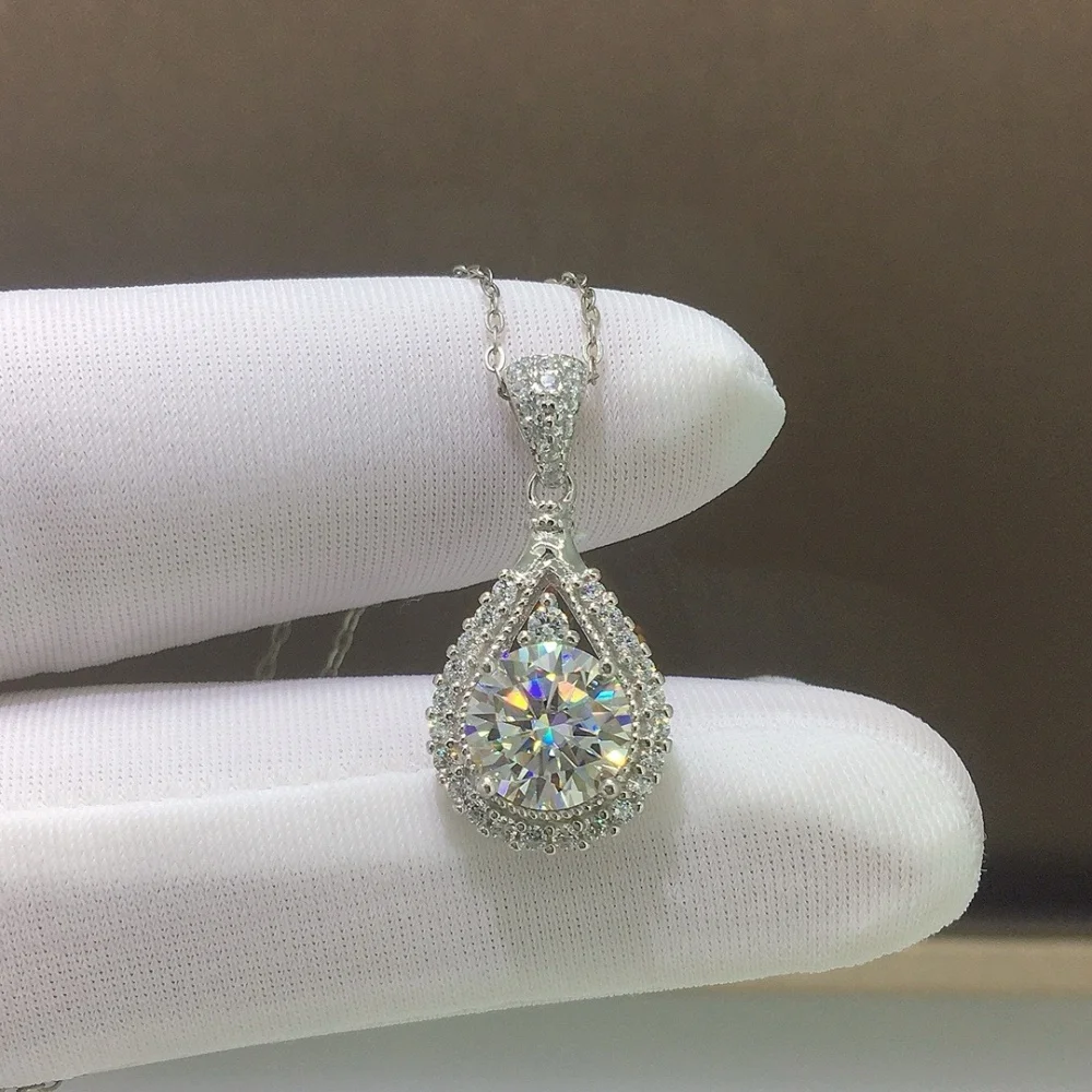 S925 High Quality Two Carats Moissanite Diamond Waterdrop Pendant Fashion Elegance Jewelry Birthday Women Mature Charm Gift
S925 High Quality Two Carats Moissanite Diamond Waterdrop Pendant Fashion Elegance Jewelry Birthday Women Mature Charm Gift