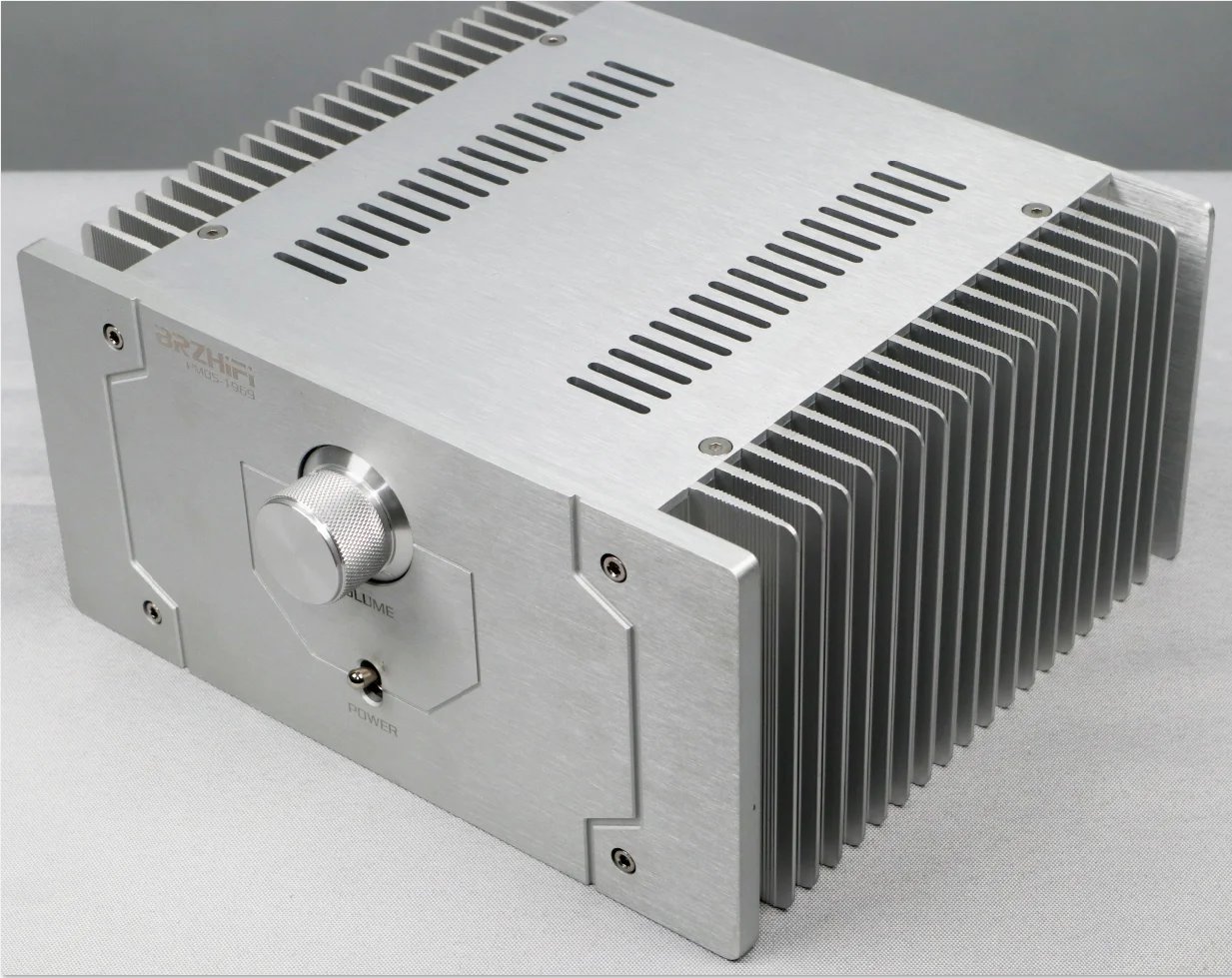 All-aluminum chassis Seiko all-silver 2020-1969 cooling amplifier chassis on both sides
All-aluminum chassis Seiko all-silver 2020-1969 cooling amplifier chassis on both sides