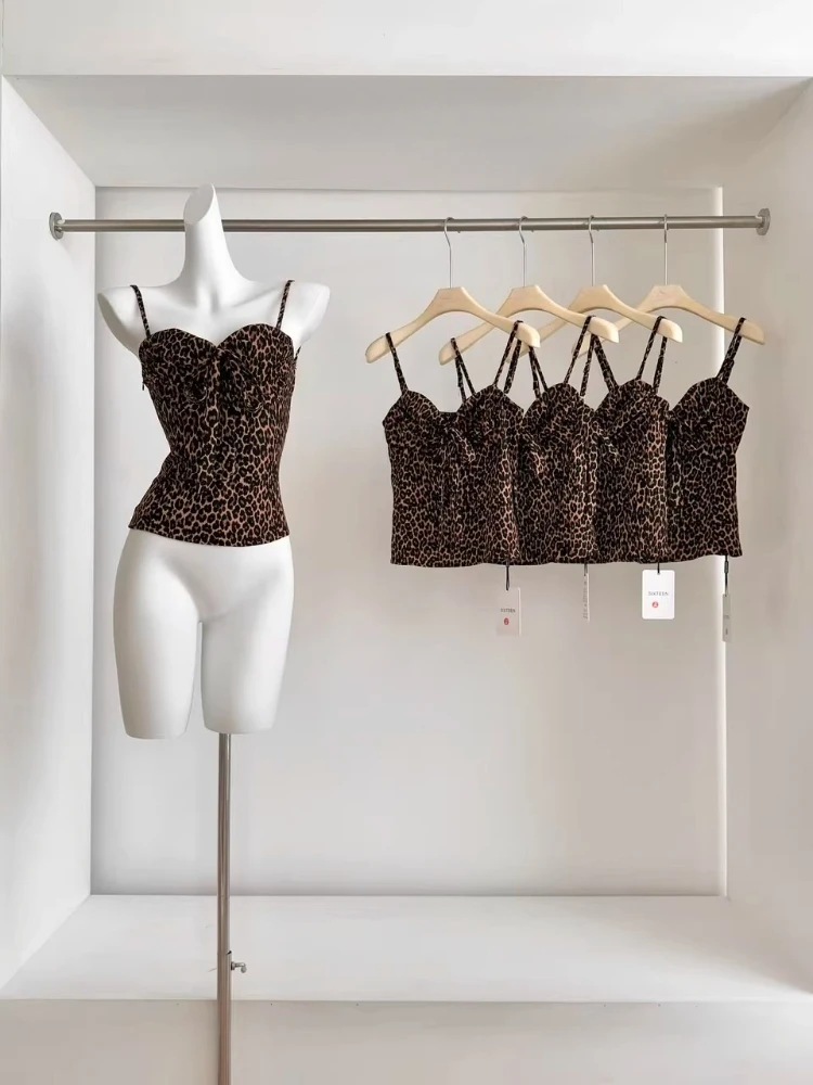 Sexy Y2k Sling 2026 New Pure Desire Leopard Spice Girl Short Camisole Women's Summer Millennium Style Slim Tops Explosions
Sexy Y2k Sling 2026 New Pure Desire Leopard Spice Girl Short Camisole Women's Summer Millennium Style Slim Tops Explosions
