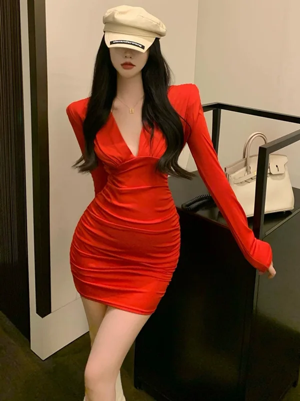 Сексуальное женское платье-футляр с длинным рукавом, V-образным вырезом, подкладкой на плечах, приталенное, плиссированное, для весны-осени 2023 года.
Сексуальное женское платье-футляр с длинным рукавом, V-образным вырезом, подкладкой на плечах, приталенное, плиссированное, для весны-осени 2023 года.