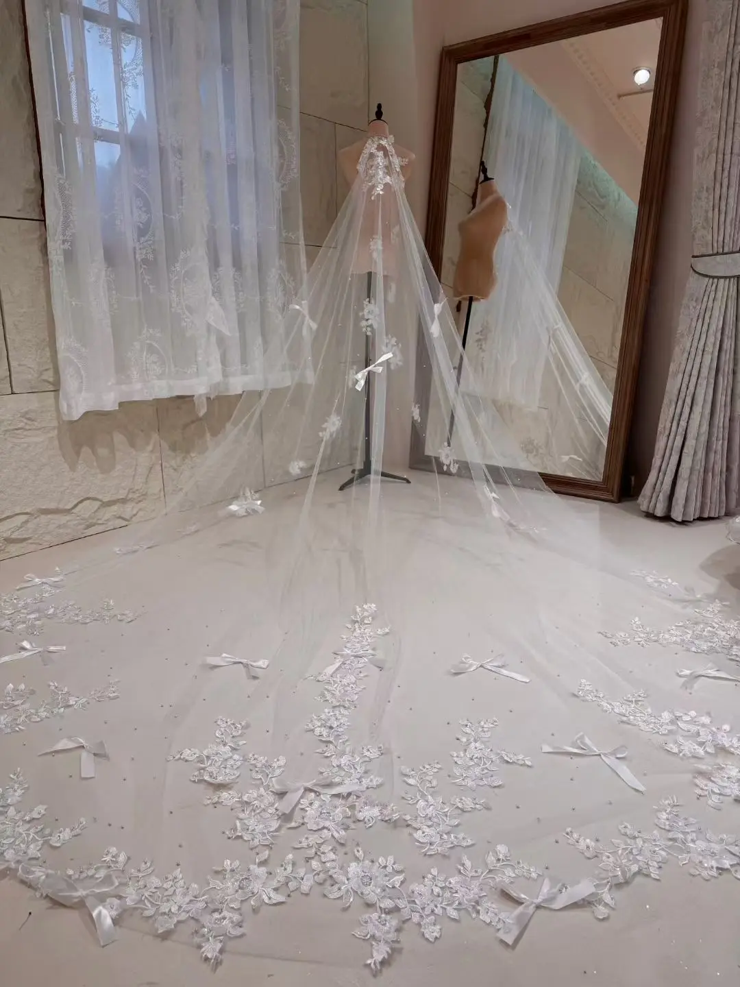 Romantic Cathedral Bridal Veil 350cm with Comb Lace Pearls Bow Long Wedding Accessory Real Photo
Romantic Cathedral Bridal Veil 350cm with Comb Lace Pearls Bow Long Wedding Accessory Real Photo