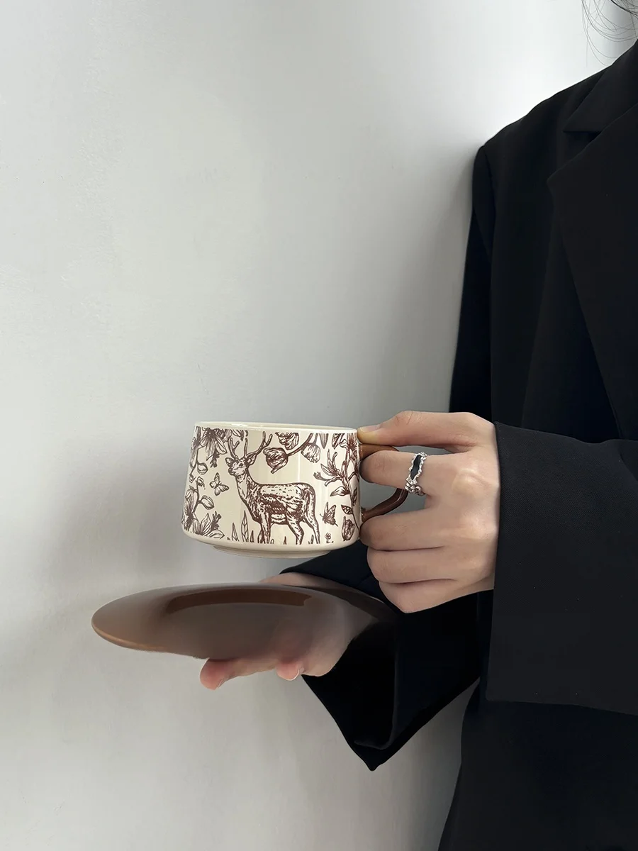Elegant Ceramic Coffee Cup And Saucer Set Couple Latte Afternoon Tea Water Cup Half Orange Cup French Style with Stirring Spoon
Elegant Ceramic Coffee Cup And Saucer Set Couple Latte Afternoon Tea Water Cup Half Orange Cup French Style with Stirring Spoon