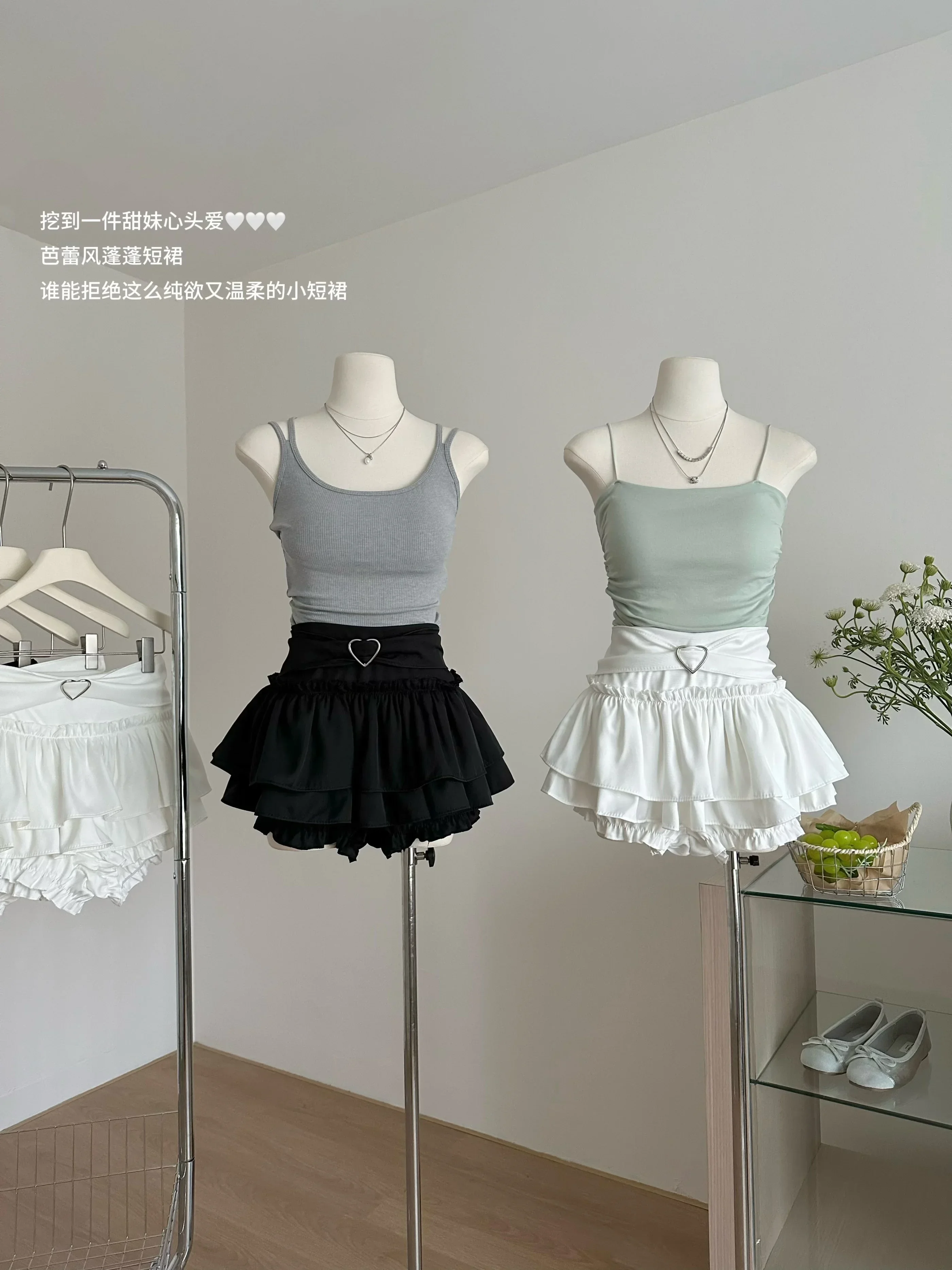 Korean Hot Girl Sweet Mini Skirt Woman's Bottoms Slim Chic Vintage Harajuku Casual Tide Maiden Cute Y2K Fashion Lower Garment
Korean Hot Girl Sweet Mini Skirt Woman's Bottoms Slim Chic Vintage Harajuku Casual Tide Maiden Cute Y2K Fashion Lower Garment