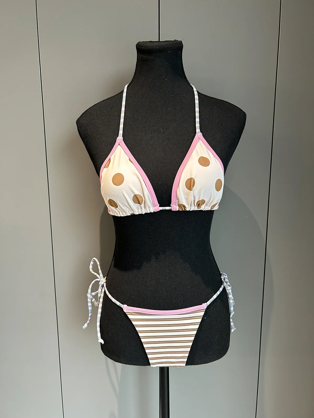 Sexy Beige Polka Dot Print Bikini Women Halter Push Up Bra Bandage Striped Thong Swimsuit 2026 Beach Bathing Suit Micro Swimwear
Sexy Beige Polka Dot Print Bikini Women Halter Push Up Bra Bandage Striped Thong Swimsuit 2026 Beach Bathing Suit Micro Swimwear