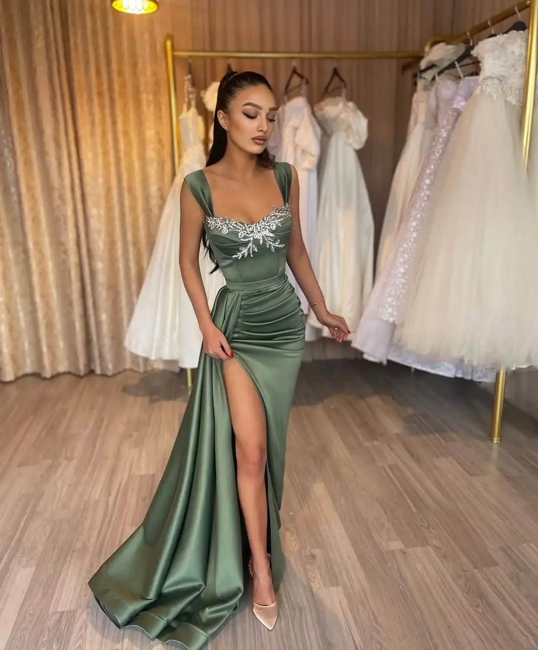 Customized Sparkly Satin Straight Cap Sleeve Crystal Evening Dresses Strapless Sleeveless Panel Train Bespoke Occasion Gowns
Customized Sparkly Satin Straight Cap Sleeve Crystal Evening Dresses Strapless Sleeveless Panel Train Bespoke Occasion Gowns
