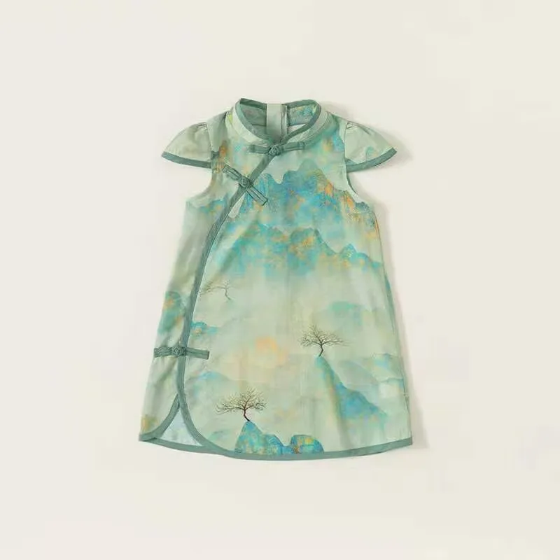 Платье в китайском стиле для девочек, новинка лета 20225, платье Cheongsam с короткими рукавами и пейзажным принтом, новое платье для девочек в китайском стиле
Платье в китайском стиле для девочек, новинка лета 20225, платье Cheongsam с короткими рукавами и пейзажным принтом, новое платье для девочек в китайском стиле