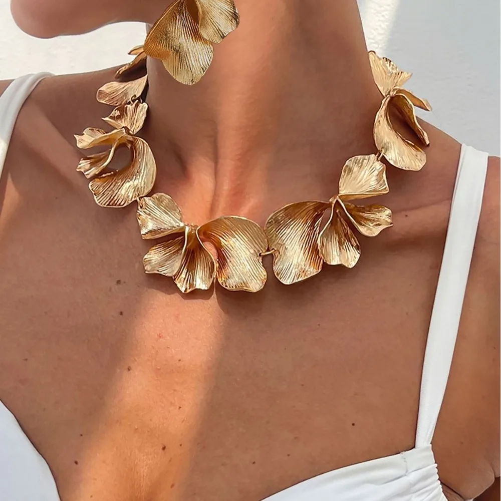 Fashion Punk Flower Chain Necklace Irregular Petals Gold Color Metal Petal Necklace Jewelry Gift Retro Design Women Necklace
Fashion Punk Flower Chain Necklace Irregular Petals Gold Color Metal Petal Necklace Jewelry Gift Retro Design Women Necklace