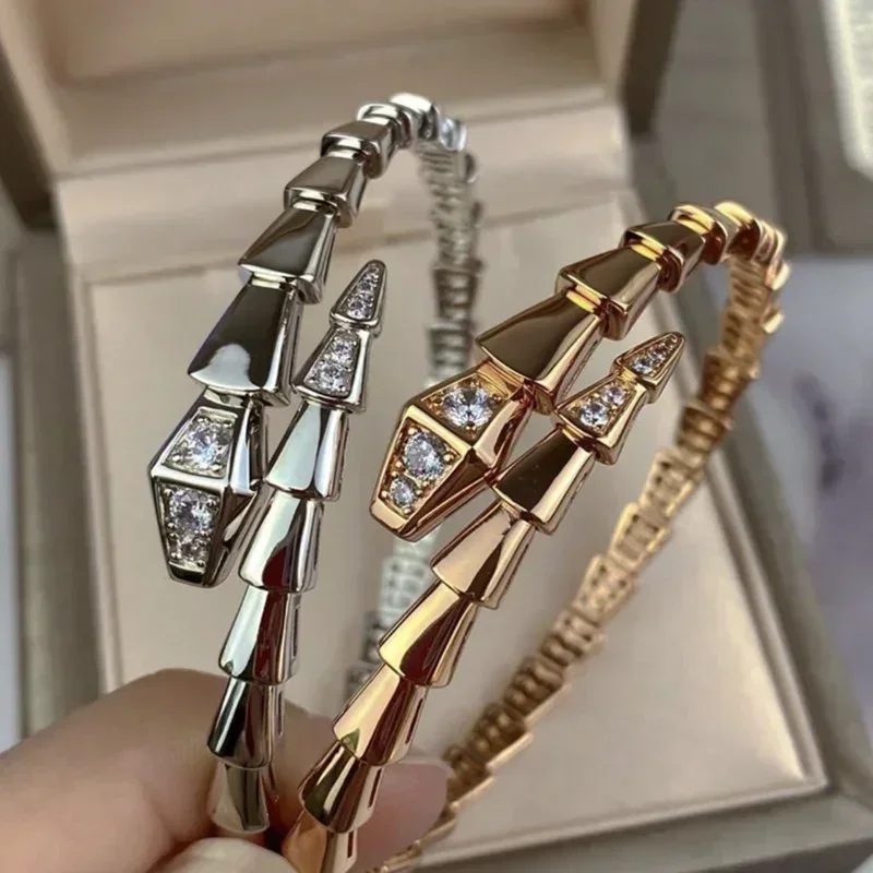 925 Sterling Silver High Quality Fashion Exquisite Snake Bone Bracelet Ladies Quality Luxury Jewelry Valentine'S Day Gift
925 Sterling Silver High Quality Fashion Exquisite Snake Bone Bracelet Ladies Quality Luxury Jewelry Valentine'S Day Gift