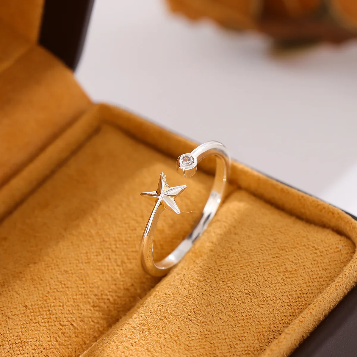 Новые индивидуальные простые женские открывающиеся кольца из стерлингового серебра 925 пробы с морской звездой и кристаллами R199
Новые индивидуальные простые женские открывающиеся кольца из стерлингового серебра 925 пробы с морской звездой и кристаллами R199