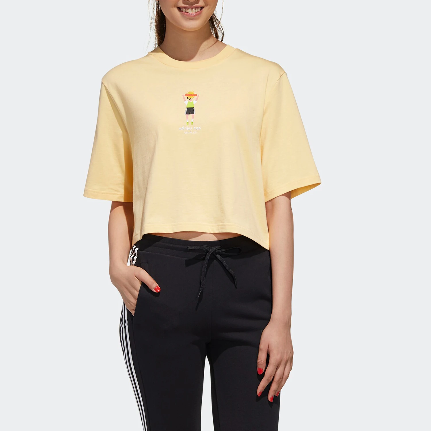 Официальная летняя новая женская спортивная футболка Adidas Neo GP5802
Официальная летняя новая женская спортивная футболка Adidas Neo GP5802