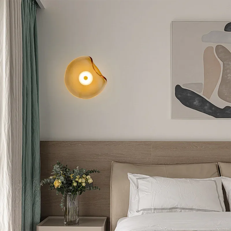 Irregular glass flying saucer wall lamp, light luxury postmodern, bedside decoration, wall lamp
Irregular glass flying saucer wall lamp, light luxury postmodern, bedside decoration, wall lamp