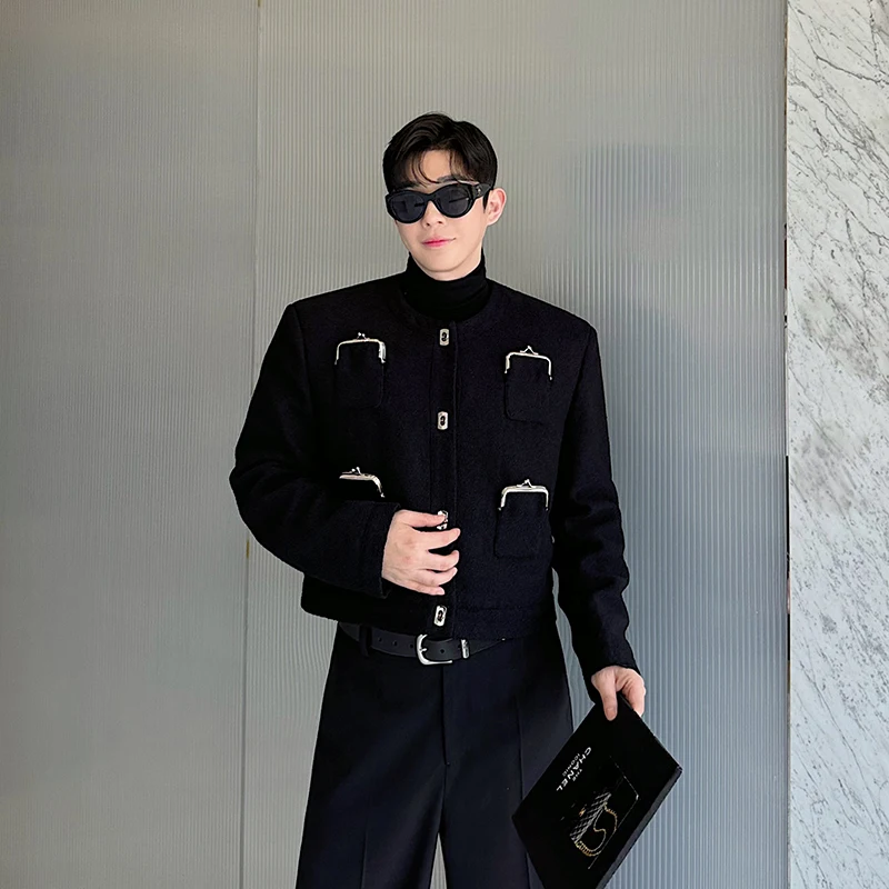 Металлическая куртка с декоративными элементами, короткая, в корейском стиле, для мужчин, осенне-зимняя, модная, трендовая верхняя одежда
Металлическая куртка с декоративными элементами, короткая, в корейском стиле, для мужчин, осенне-зимняя, модная, трендовая верхняя одежда