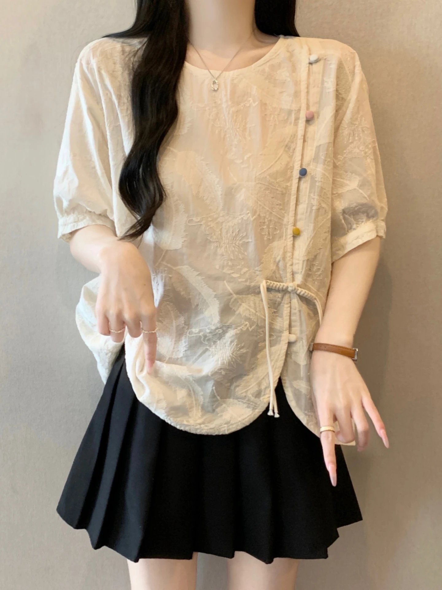 New Chinese Style Short Sleeve Shirt Women Summer 2026 Large Size Flattering Design Sensation Small Floral Embroidery Top
New Chinese Style Short Sleeve Shirt Women Summer 2026 Large Size Flattering Design Sensation Small Floral Embroidery Top