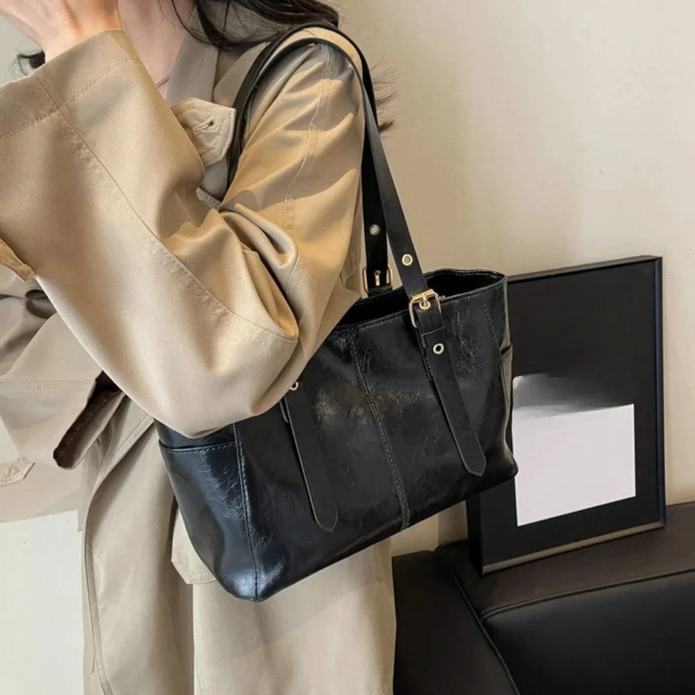 Модные женские сумки на плечо из искусственной кожи в стиле ретро, трендовые высококачественные женские сумки-тоут, большая вместительная женская сумка для пригородных поездок, сумки-кошельки
Модные женские сумки на плечо из искусственной кожи в стиле ретро, трендовые высококачественные женские сумки-тоут, большая вместительная женская сумка для пригородных поездок, сумки-кошельки