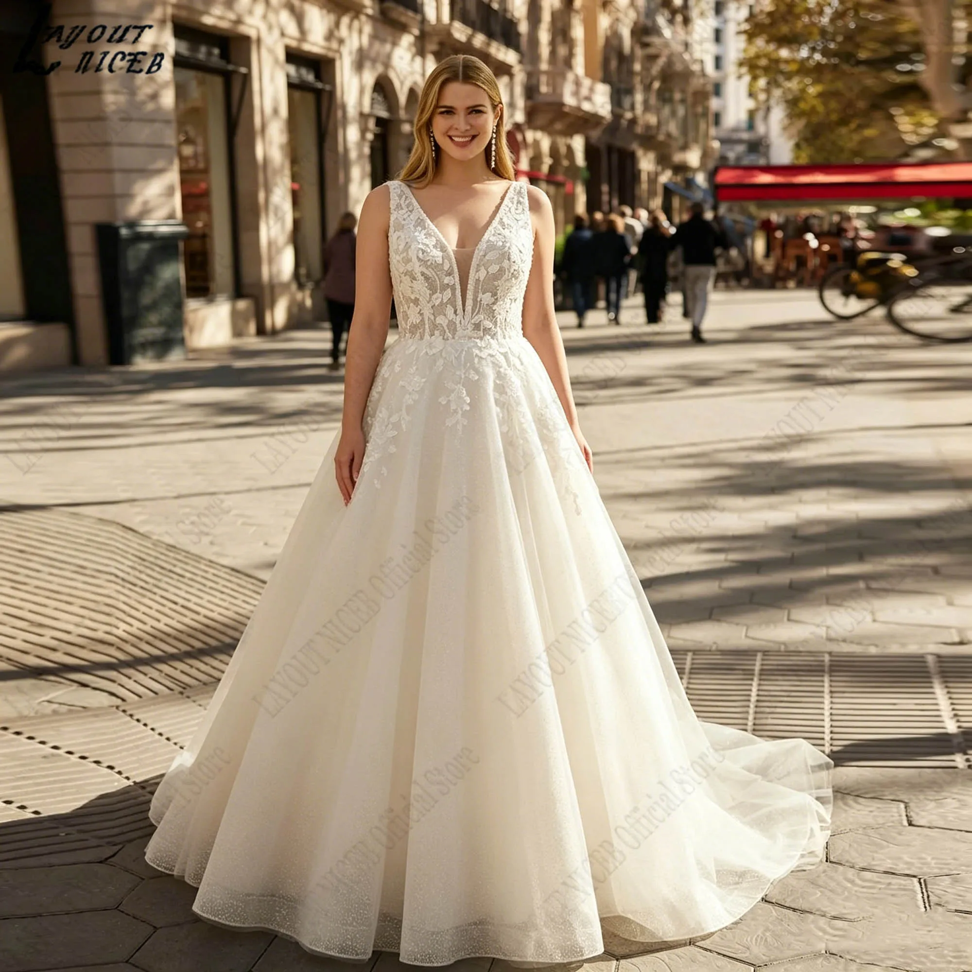A-Line Deep V-neck Wedding Dress Appliques Sparkly Tulle Romantic Bride Gown Sleeveless Corset Back Plus Size vestido customized
A-Line Deep V-neck Wedding Dress Appliques Sparkly Tulle Romantic Bride Gown Sleeveless Corset Back Plus Size vestido customized