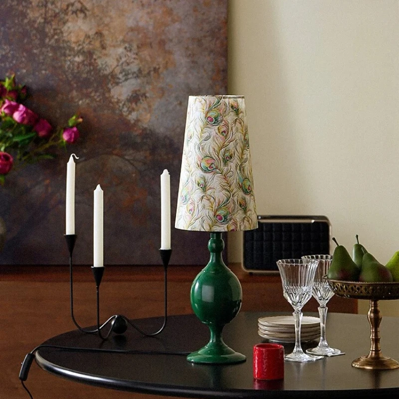 Table lamp, French Chinese style, bedroom, living room sofa, ambient light, advanced sense, retro Song Dynasty aesthetics
Table lamp, French Chinese style, bedroom, living room sofa, ambient light, advanced sense, retro Song Dynasty aesthetics