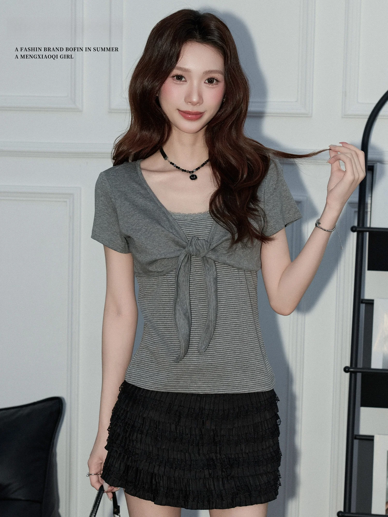 Gray Striped Slimming Short Sleeve T-Shirt Women's Casual Style Fake Two-Piece Top Versatile Summer Fashion Korean Girl's Style
Gray Striped Slimming Short Sleeve T-Shirt Women's Casual Style Fake Two-Piece Top Versatile Summer Fashion Korean Girl's Style
