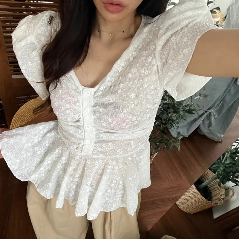 New Design V-Neck Lace Bubble Short Sleeve Shirt Women's Korean Style Spring Autumn Winter Casual Inner Wear Regular Fit
New Design V-Neck Lace Bubble Short Sleeve Shirt Women's Korean Style Spring Autumn Winter Casual Inner Wear Regular Fit