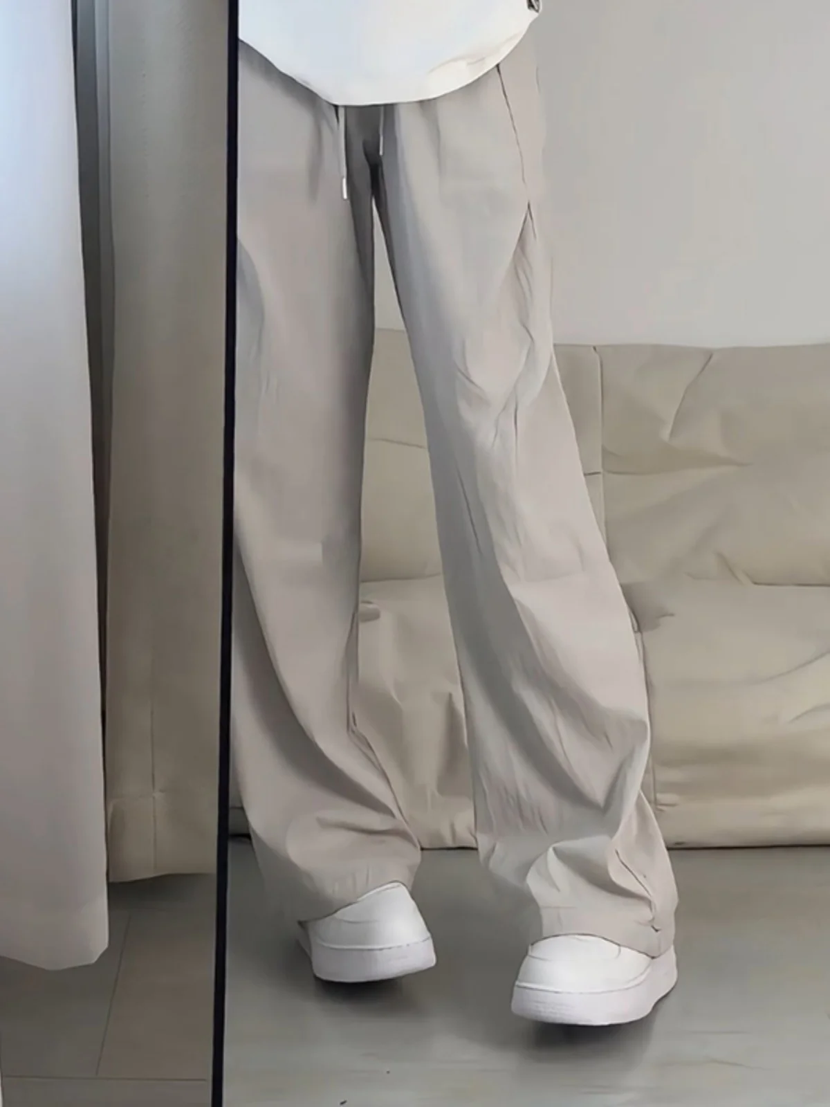 Белые тонкие мужские летние функциональные спортивные брюки-карго в американском стиле, быстросохнущие, повседневные, модные, длинные
Белые тонкие мужские летние функциональные спортивные брюки-карго в американском стиле, быстросохнущие, повседневные, модные, длинные