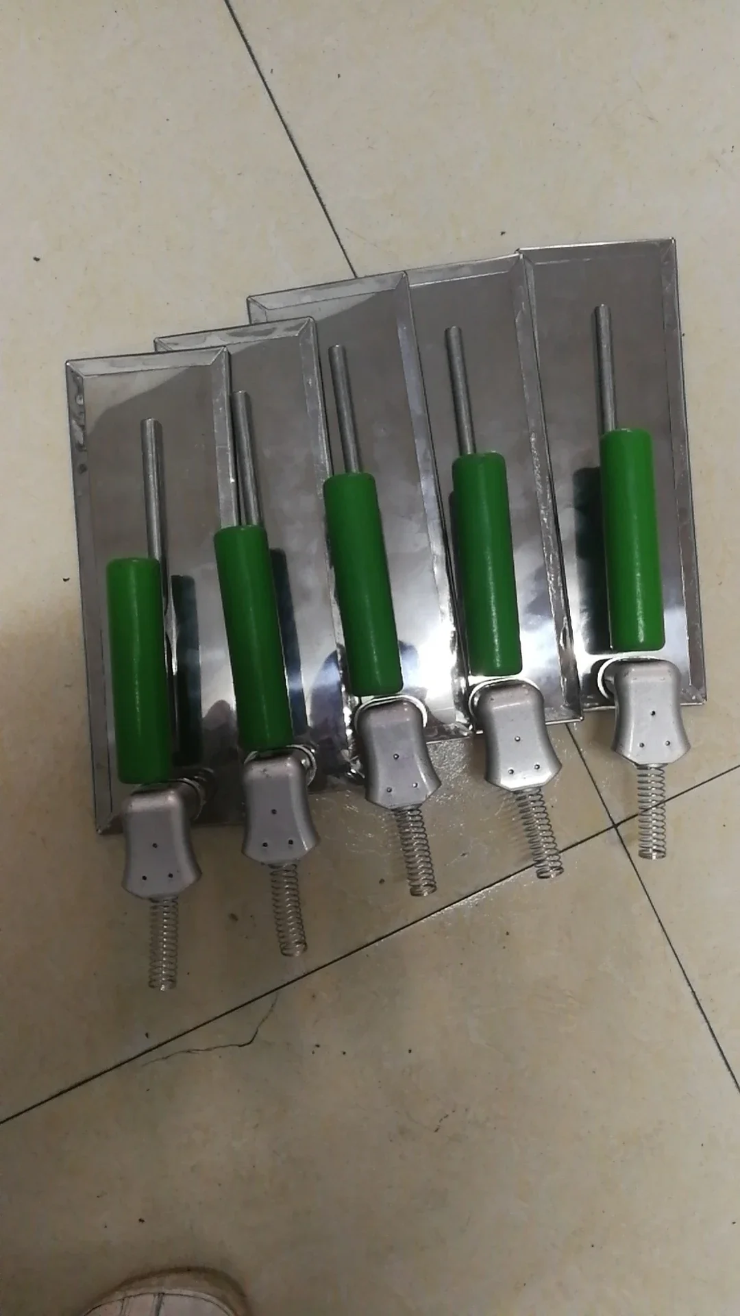 Ручной нагревательный шпатель 220-240 В для резиновой детской площадки FN-P-2010232
Ручной нагревательный шпатель 220-240 В для резиновой детской площадки FN-P-2010232