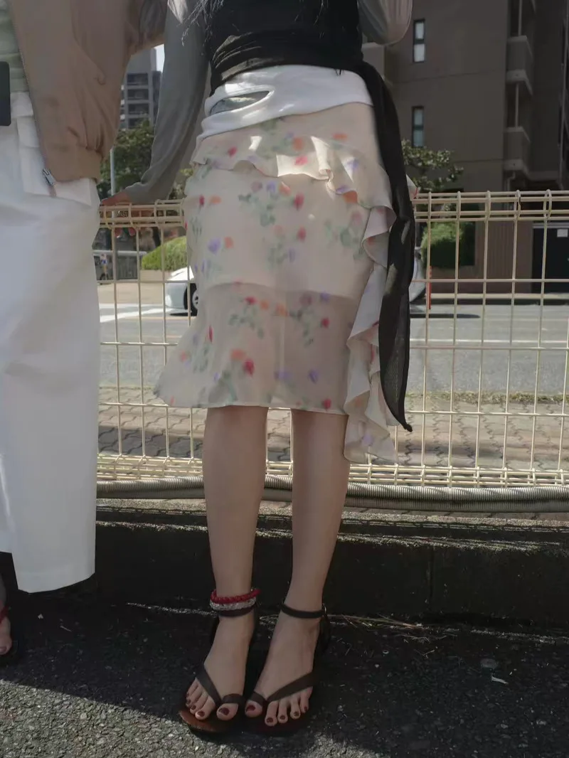 Summer 2026 High Waist Floral Print Half Skirt Korean Style Gentle Dongdaemun High Quality A-Line Skirt for Ladies
Summer 2026 High Waist Floral Print Half Skirt Korean Style Gentle Dongdaemun High Quality A-Line Skirt for Ladies