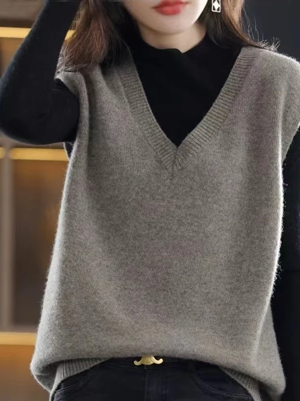 plus Size Women's Knitted Vest Loose Fit Casual Style Short Sleeve V-Neck Color Fashionable Versatile Innerwear Top
plus Size Women's Knitted Vest Loose Fit Casual Style Short Sleeve V-Neck Color Fashionable Versatile Innerwear Top