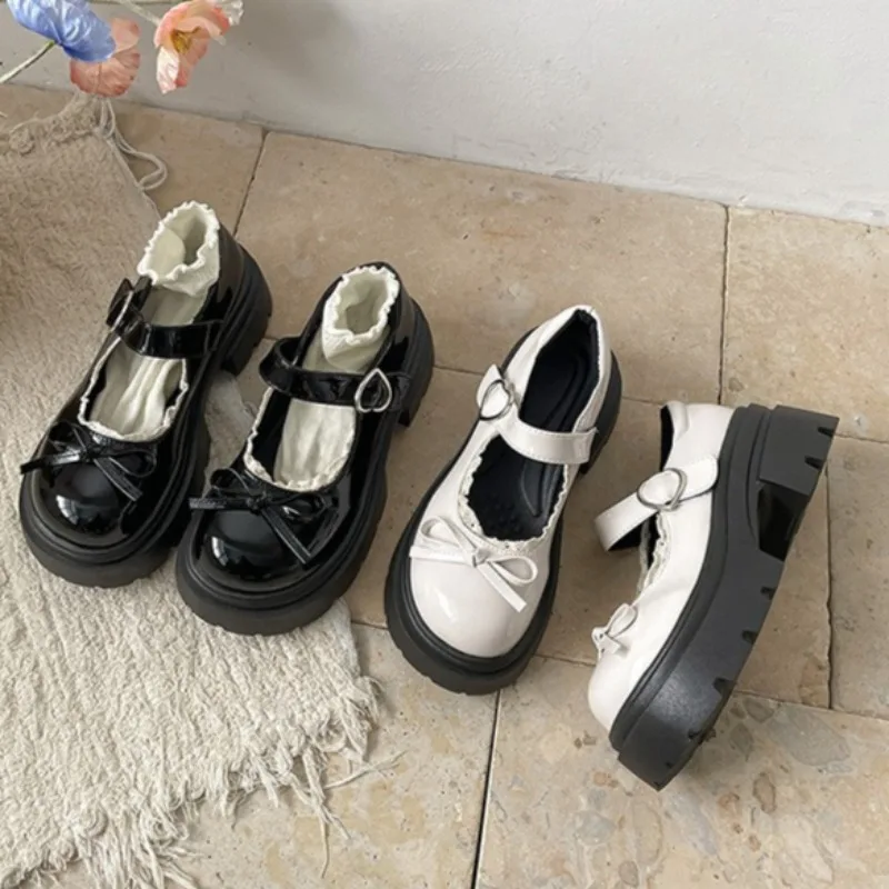 Sweet Style Bow Mary Janes Classic Round Toe Thick Heeled Small Leather Shoes Fashion Patent Leather Shallow Mouth Single Shoes
Sweet Style Bow Mary Janes Classic Round Toe Thick Heeled Small Leather Shoes Fashion Patent Leather Shallow Mouth Single Shoes