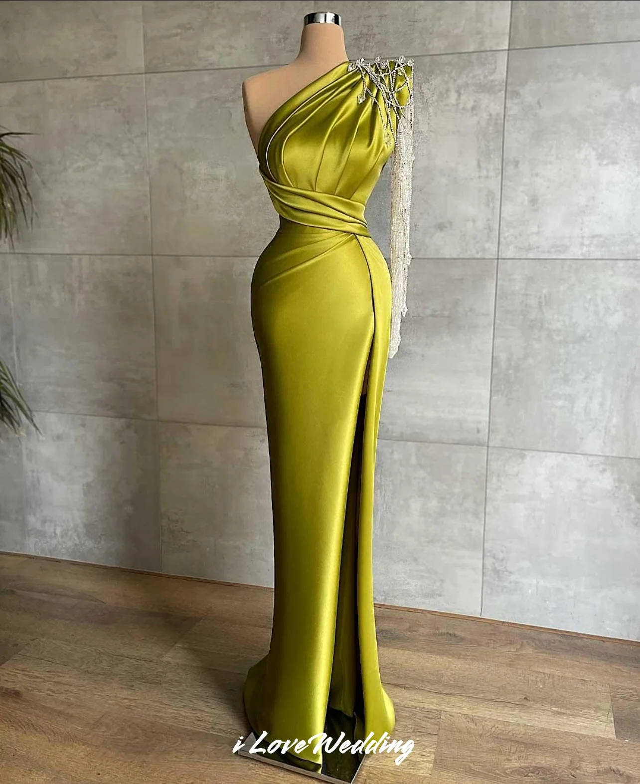 Green One Shoulder Evening Dress 2025 Satin Beaded Crystal Mermaid Pleat Side Split Floor-Length Wedding Party Dress Customized
Green One Shoulder Evening Dress 2025 Satin Beaded Crystal Mermaid Pleat Side Split Floor-Length Wedding Party Dress Customized
