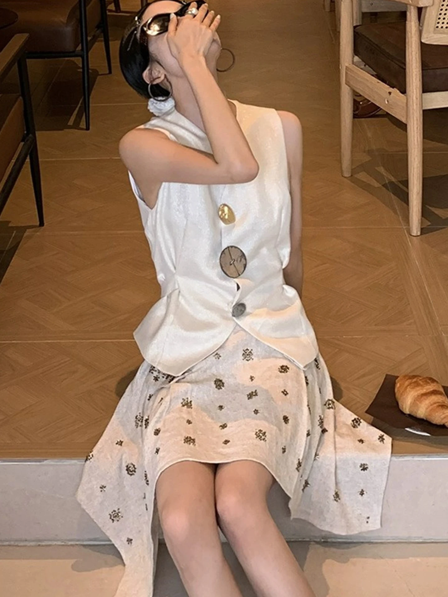 Busin Casual Summer 2025 Women's Single-Button Svel Vest Versatile Commute Sle Faionable Ele All-Match
Busin Casual Summer 2025 Women's Single-Button Svel Vest Versatile Commute Sle Faionable Ele All-Match