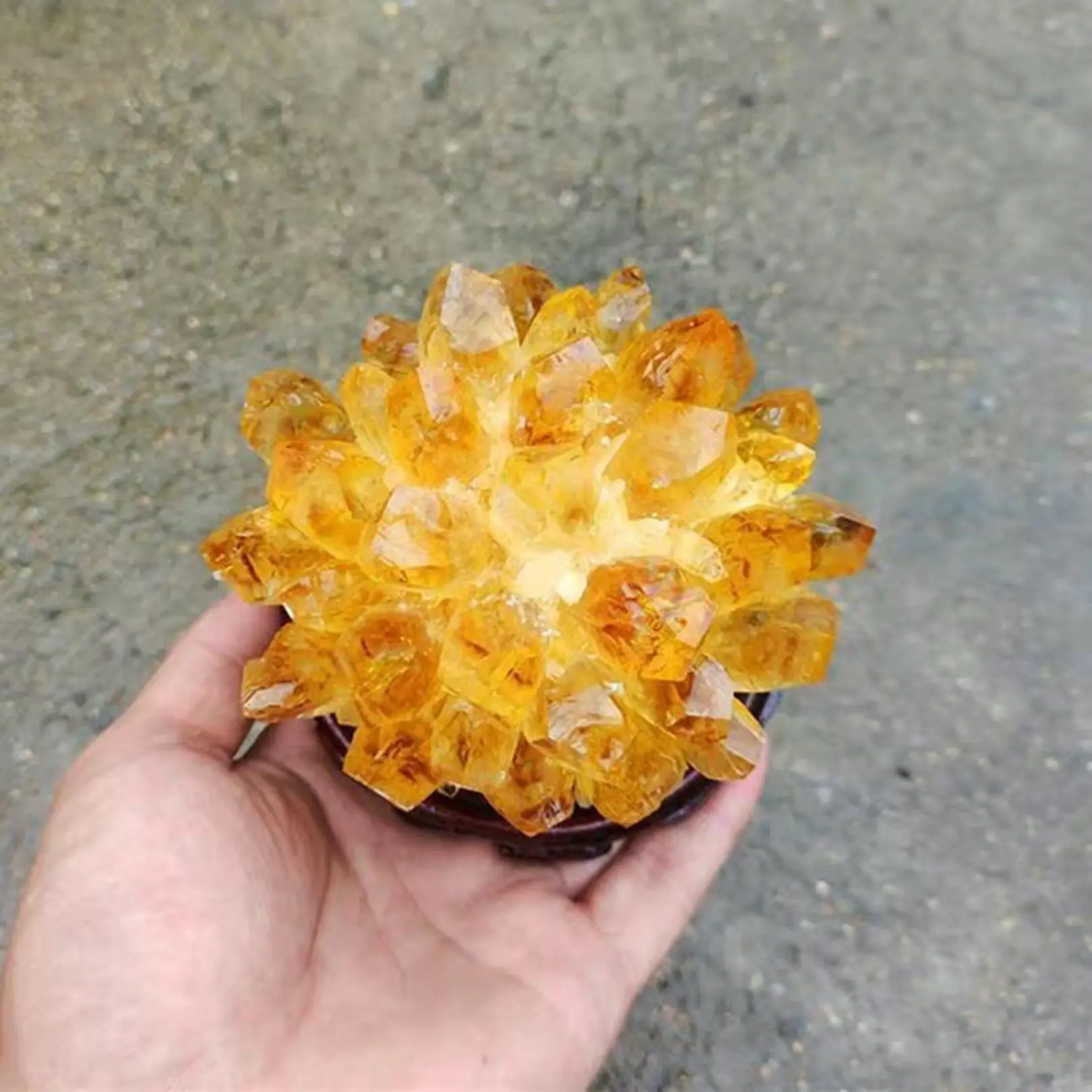 300g-400gNatural yellow crystal cluster Yellow quartz cluster Healing Yellow original stone mineral specimen Home decoration
300g-400gNatural yellow crystal cluster Yellow quartz cluster Healing Yellow original stone mineral specimen Home decoration