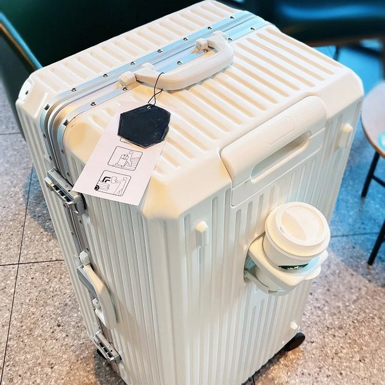 Extra Large Hand Carry Suitcase 2830323436in Retro Sle ex Travel Bag with Loable Wheels Polyester New Condition
Extra Large Hand Carry Suitcase 2830323436in Retro Sle ex Travel Bag with Loable Wheels Polyester New Condition