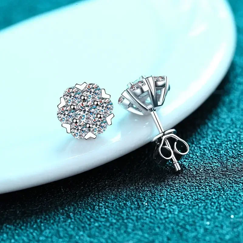 Platinum PT950 Full Moissanite Six-pronged Flower Stud Earrings for Women, 7 Stones Sparkling Wedding Jewelry Female Earring
Platinum PT950 Full Moissanite Six-pronged Flower Stud Earrings for Women, 7 Stones Sparkling Wedding Jewelry Female Earring