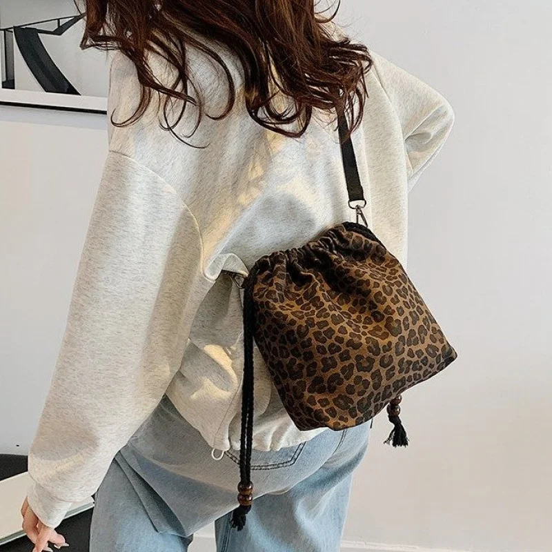 Роскошная ночная сумка для женщин, дизайнерская дорожная сумка с отделением для обуви, отдельная секция для туалетных принадлежностей
Роскошная ночная сумка для женщин, дизайнерская дорожная сумка с отделением для обуви, отдельная секция для туалетных принадлежностей