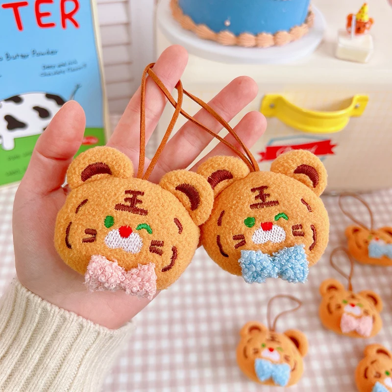 1Pcs Cartoon Plush Tiger Head Doll Keychain Fun Cute Tiger Doll Pendant Girls Couple Pendant Backpack Decoration Accessories
1Pcs Cartoon Plush Tiger Head Doll Keychain Fun Cute Tiger Doll Pendant Girls Couple Pendant Backpack Decoration Accessories