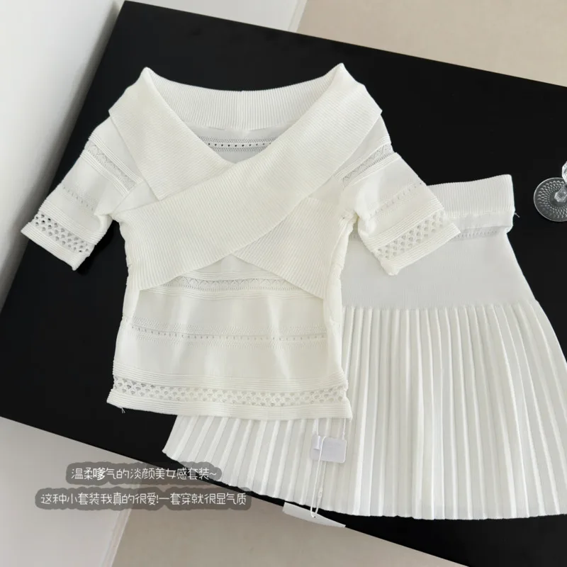 New Summer Knitted Womens Matching Sets Fashion Off Shoulder Short Sleeve Pullover Tops + Pleated Mini Skirt Two Piece Set
New Summer Knitted Womens Matching Sets Fashion Off Shoulder Short Sleeve Pullover Tops + Pleated Mini Skirt Two Piece Set