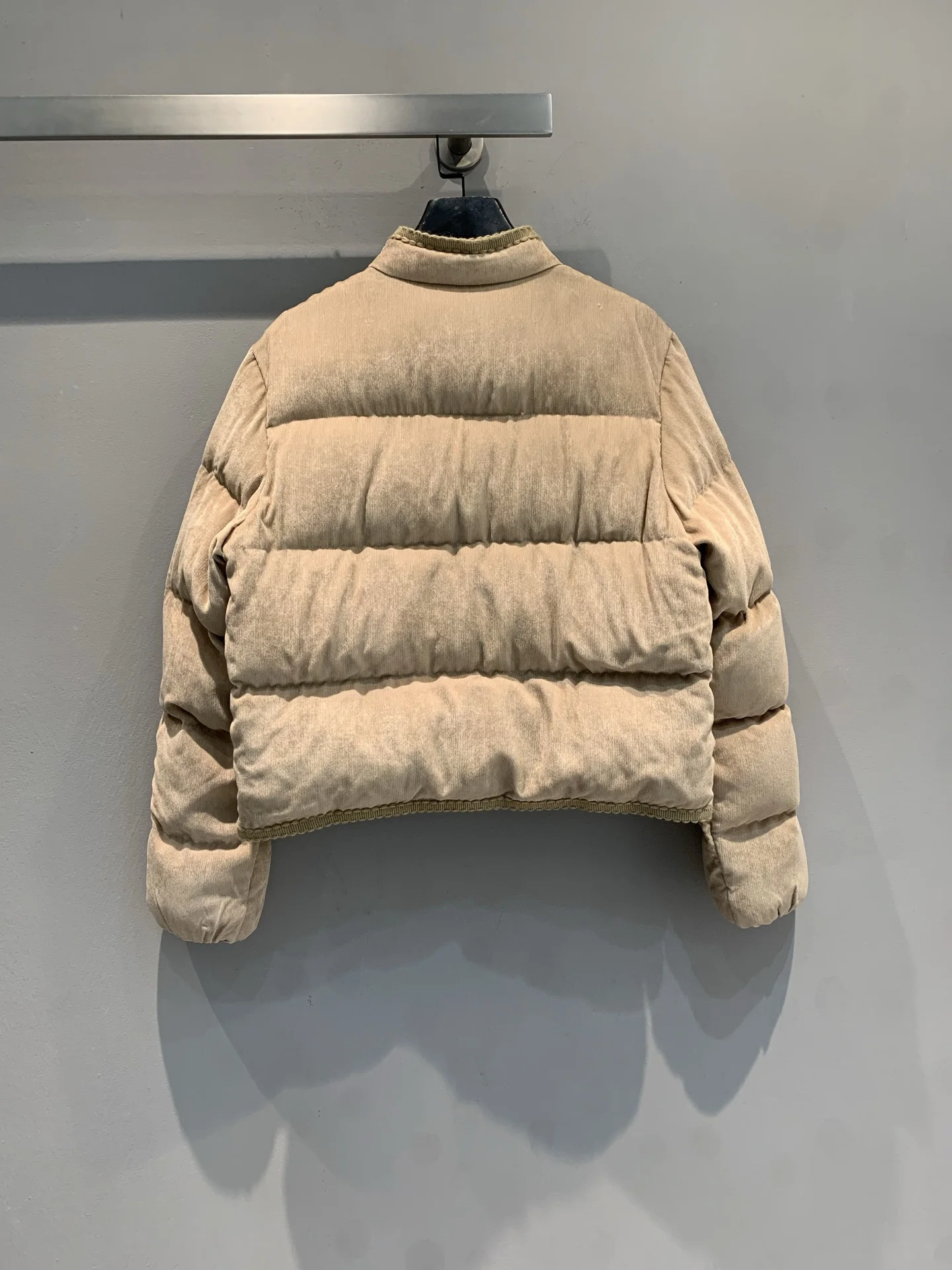 Autumn and winter new short corduroy down jacket, corduroy fabric, amber yellow, Mirad color down jacket, women's clothing
Autumn and winter new short corduroy down jacket, corduroy fabric, amber yellow, Mirad color down jacket, women's clothing