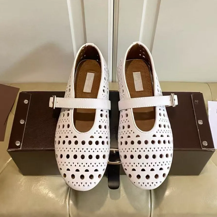 Retro hollowed out Mary Jane shoes for women in the summer of 2026, fashionable and versatile flat bottomed shallow mouth single
Retro hollowed out Mary Jane shoes for women in the summer of 2026, fashionable and versatile flat bottomed shallow mouth single