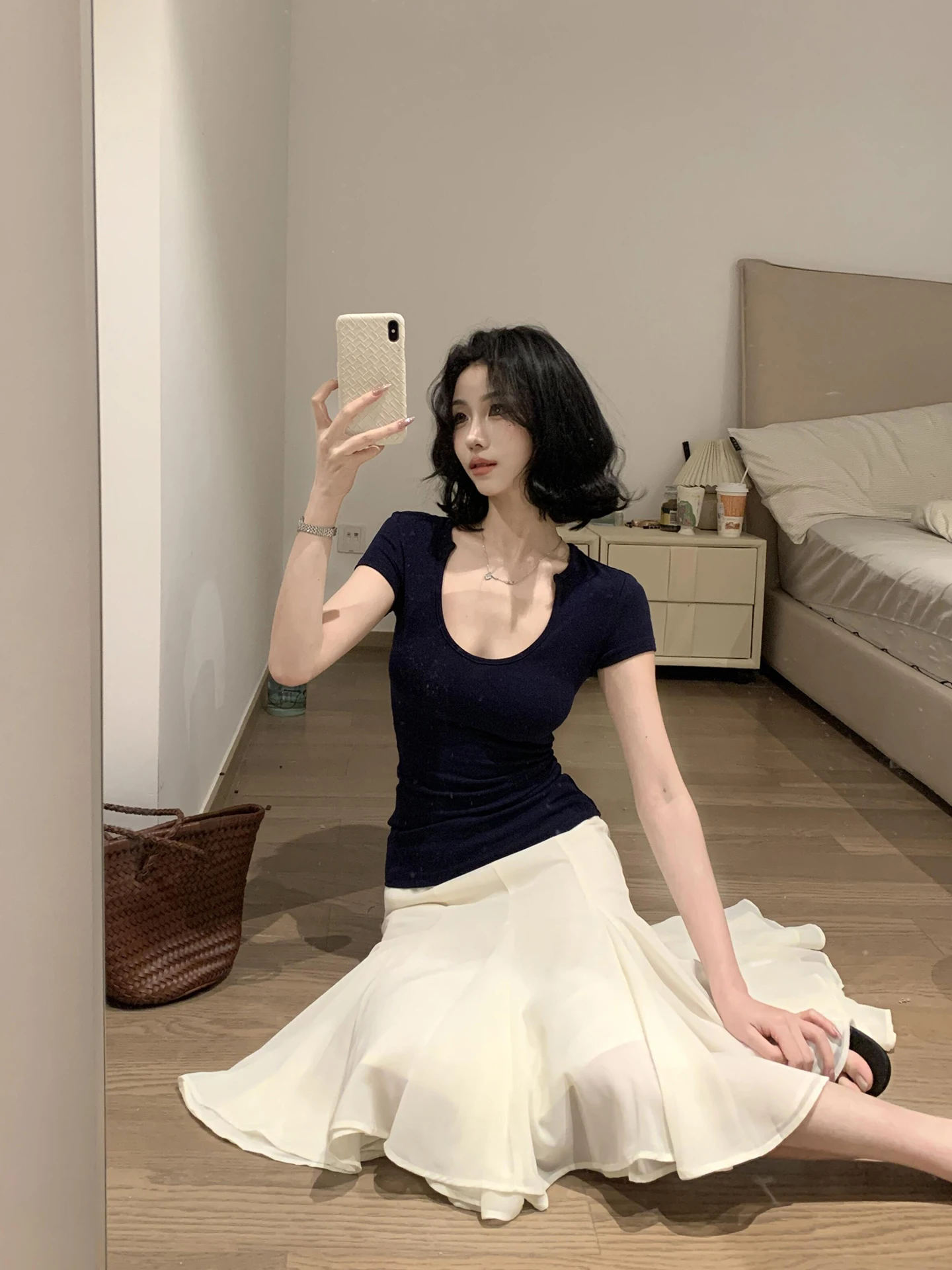 Slim Fit ort Sve T-irt And Skirt Set in Royal Blue with Pleats U-Neline Faionable Spring Outfit for Women
Slim Fit ort Sve T-irt And Skirt Set in Royal Blue with Pleats U-Neline Faionable Spring Outfit for Women