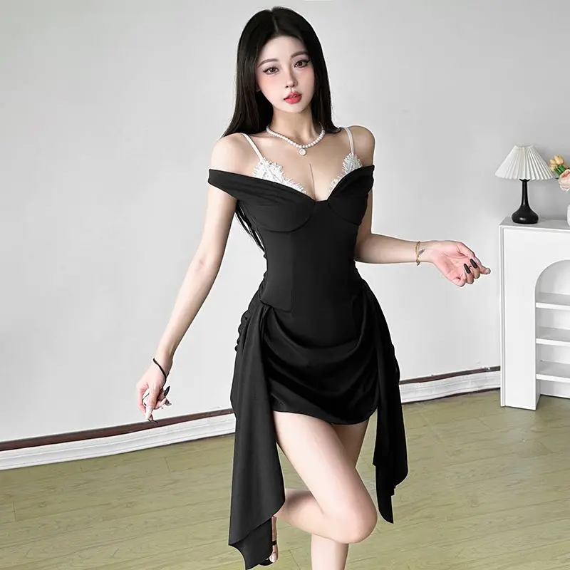 French Hepburn-style Elegant Socialite Sexy Lace Patchwork Halter Dress Women 2026 Summer New Fashion Waist-cinching Short Skirt
French Hepburn-style Elegant Socialite Sexy Lace Patchwork Halter Dress Women 2026 Summer New Fashion Waist-cinching Short Skirt